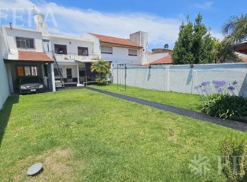 Casa · 196m² · 5 Ambientes · 1 Cochera · Venta de Casa de 5 Ambientes con Cochera y Quincho en Wilde