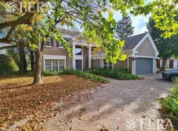 Casa · 330m² · 5 Ambientes · 2 Cocheras · Venta Casa 5 Ambientes con Cochera y Fondo Libre con Piscina en Abril Club de Campo