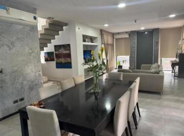 Casa · 214m² · 5 Ambientes · 1 Cochera · Venta Casa 5 Ambientes. Parque Leloir
