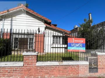Casa · 200m² · 4 Ambientes · 1 Cochera · Venta - Casa de 5 Amb Sobre Lote de 10,60 X 34 - Acepta Permuta