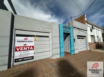 Casa · 228m² · 5 Ambientes · 2 Cocheras · Casa en General Paz con Alta Posibilidad de Desarrollo Inmobiliario!