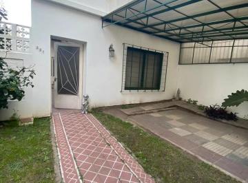 Casa · 120m² · 4 Ambientes · 1 Cochera · Venta - Casa a Reciclar de 4 Ambientes Lote Propio en Ramos Mejia - Acepta Permuta - Financiacion