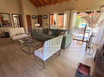 Casa · 154m² · 5 Ambientes · 2 Cocheras · Casa en Las Praderas de Lujan