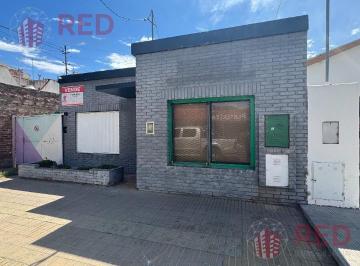 Casa · 80m² · 4 Ambientes · 1 Cochera · Vende Casa a Refaccionar en Centro de Neuquén
