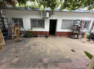 Casa · 70m² · 4 Ambientes · 1 Cochera · Departamento de 3 Dorm. con Doble Patio, a 2 Cuadra de Sexta Seccion
