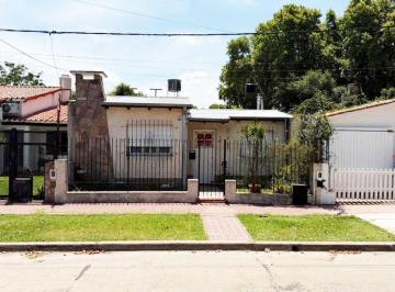 Casa de 3 ambientes, Rosario · Venta - 2 Casa de 1 y 2 Dorm. - A. Thomas y Vila