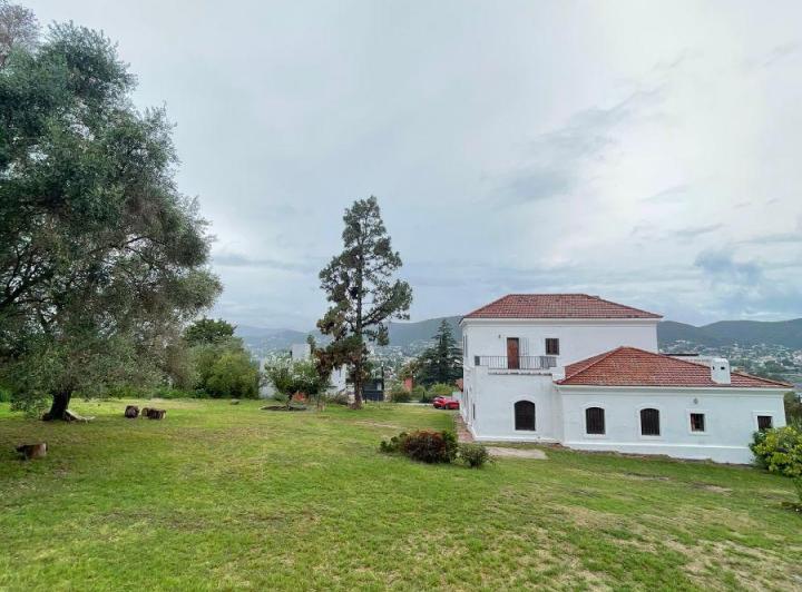 Casa · 771m² · 10 Ambientes · 1 Cochera