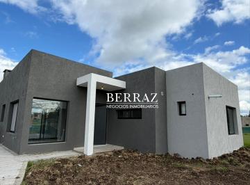 Casa · 135m² · 5 Ambientes · 2 Cocheras · Casa Venta 3 Dorm. Barrio Santa Sofia Lote de 490 m² Pilar del Este, Zona Norte