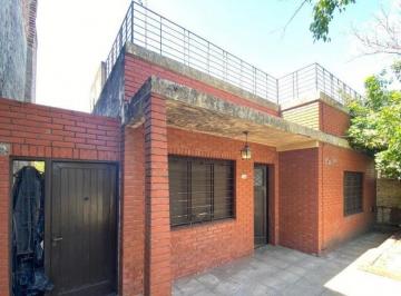 Casa · 79m² · 2 Dormitorios · 1 Cochera · Casa en Venta, Chavez Al 1300 Ituzaingó Norte Apta Crédito