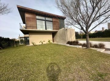 Casa · 234m² · 5 Ambientes · 4 Cocheras · Casa en Venta 5 Ambientes, Ayres Plaza, Pilar