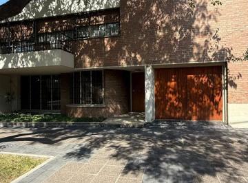 Casa · 323m² · 10 Ambientes · 1 Cochera · Casa en 6ta Seccion