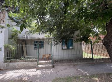 Casa · 120m² · 3 Ambientes · 1 Cochera · Venta de Casa en Villa Elisa