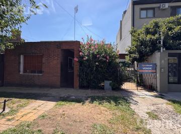 Casa · 120m² · 5 Ambientes · 1 Cochera · Casa en Venta en Pilar Centro