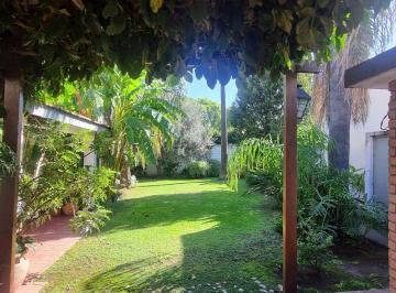 Casa · 233m² · 6 Ambientes · 2 Cocheras · Excelente Propiedad en Venta