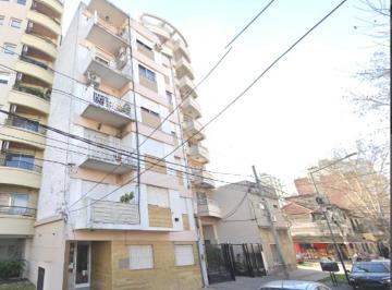 Departamento de 3 ambientes, Lanús · Apto a Cto. Dpto de 3 Amb. C/ 2 Patios. Ministro Brin Al 3200 a 5 Cuadras de La Estación