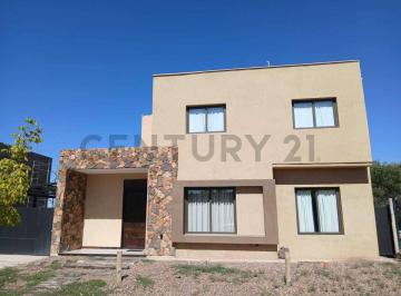 Casa · 260m² · 7 Ambientes · 2 Cocheras · Barrio Milcayac I, Luján de Cuyo. Casa en Venta