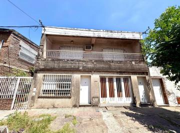 Casa · 252m² · 7 Ambientes · 1 Cochera · Enorme Casa en Venta de 3 Dorm. con Cochera, Pileta y Posibilidad de Terreno Adicional