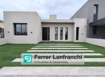 Casa · 110m² · 7 Ambientes · 2 Cocheras · Casa en Docta