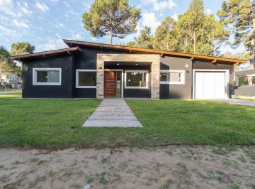 Casa · 192m² · 4 Ambientes · 2 Cocheras · Casa en Venta Pinamar Alamos