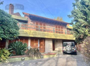 Casa · 380m² · 4 Dormitorios · 2 Cocheras · Casa en Adrogue