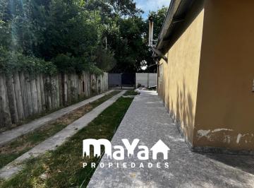 Casa · 80m² · 3 Ambientes · 4 Cocheras · Casa en Venta - Barrio Los Pioneros - Campana