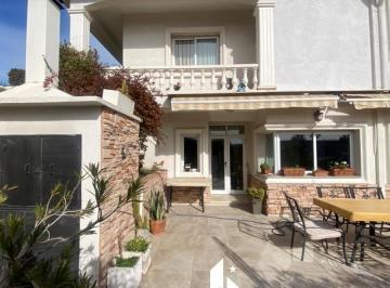 Casa · 456m² · 4 Dormitorios · 2 Cocheras · Openhouse Inmobiliaria Vende Increible Casa en Barrio Palmares