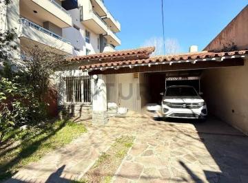 Casa · 138m² · 4 Ambientes · 3 Cocheras · Casa en Venta 3 Ambientes en Monte Grande con Quincho y Jardin