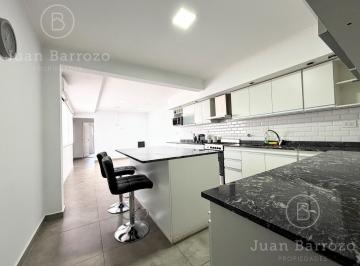 Casa · 155m² · 4 Ambientes · 1 Cochera · Venta Casa de 2 Dorm. en Banfield Este