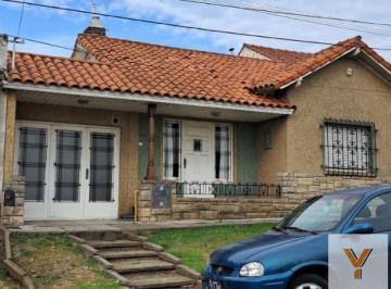 Casa · 100m² · 3 Ambientes · 1 Cochera · Casa en Venta - 2 Dorm. 1 Baño - Mar del Plata