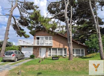 Casa · 250m² · 6 Ambientes · Casa en Venta - 4 Dorm. 4 Baños - Pinamar
