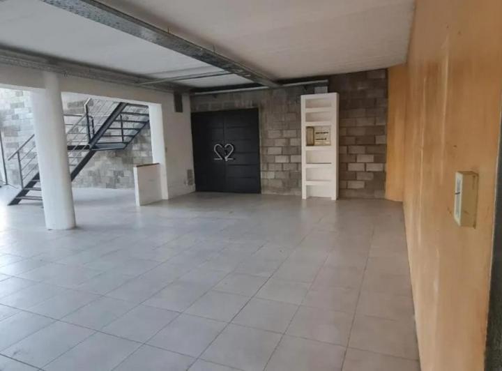 Local comercial · 280m² · 1 Ambiente · 3 Cocheras