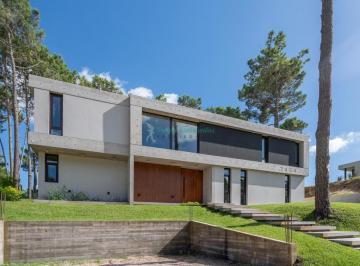 Casa · 260m² · 5 Ambientes · 1 Cochera · Vendo Casa a Estrenar en Pinamar Zona Alamos II Tres Carabelas y de Los Alamos