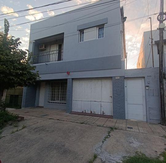 Casa · 200m² · 8 Ambientes · 1 Cochera