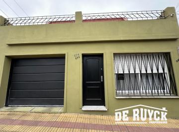Casa · 114m² · 4 Ambientes · 1 Cochera · 4 Ambientes con 2 Baños, PH Al Frente