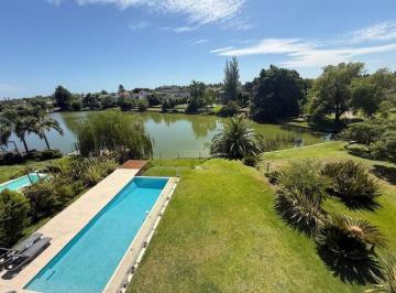 Casa · 284m² · 5 Ambientes · 5 Cocheras · Excelente Casa Al Lago con 4/5 Dorm.