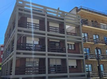 Departamento de 3 ambientes, Mar del Plata · Departamento Frente Al Mar con 2 Dorm. y Patio con Parrilla en Venta en Playa Chica. Único.