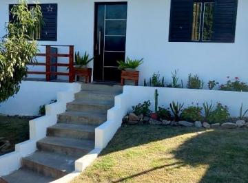 Casa · 110m² · 4 Ambientes · 2 Cocheras · Se Vende Hermosa Casa en Unquillo a m de Av San Martin