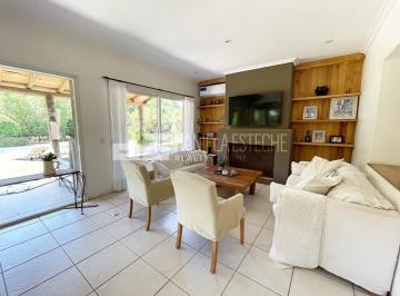 Casa · 235m² · 6 Ambientes · 2 Cocheras · Casa Ayres de Pilar