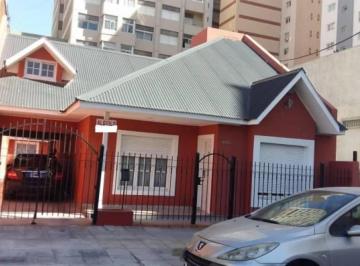 Casa · 240m² · 7 Ambientes · Casas en Venta - 5 Dorm. 2 Baños - Necochea