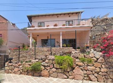 Casa · 240m² · 7 Ambientes · Casa en Venta - 4 Dorm. 5 Baños - 360 m² - Salta