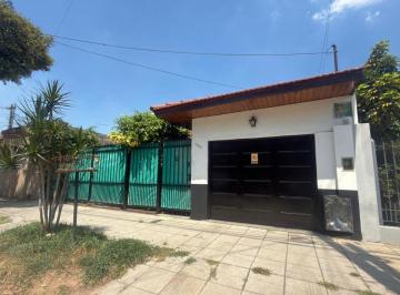 Casa de 3 ambientes, Lanús · Casa 3 Ambientes con Cochera y Quincho – Lanús Este (Monte Chingolo)