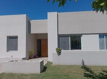 Casa · 164m² · 4 Ambientes · 1 Cochera · Casa en El Canton - Puerto