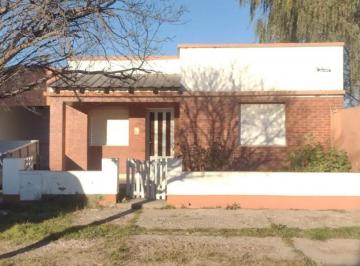 Casa · 124m² · 4 Ambientes · 1 Cochera · Casa en Venta - 3 Dorm. 1 Baño - Darregueira