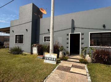 Casa · 95m² · 3 Dormitorios · 1 Cochera · Casa en Venta en Barrio Los Hornos, Colonia Benítez.