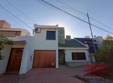 Casa de 6 ambientes, Dorrego · Casa Venta Dorrego 3 Dorm. Dependencia Mendoza