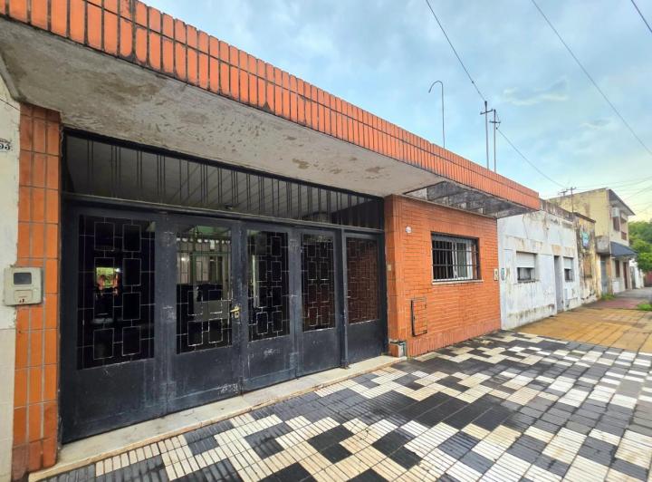 Casa · 220m² · 8 Ambientes · 1 Cochera