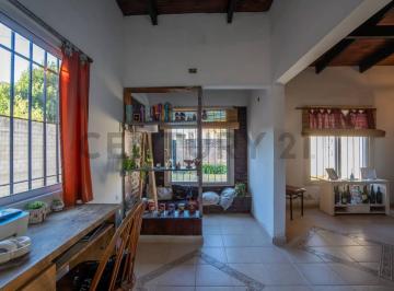 Oficina comercial · 120m² · 3 Ambientes · 3 Cocheras · Casa en Venta en La Plata Varios Fines