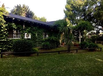Casa · 210m² · 3 Ambientes · 2 Cocheras · Venta de Casa Quinta Dos Dorm., La Plata