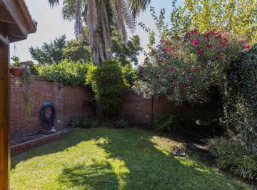 Casa · 227m² · 5 Ambientes · 2 Cocheras · Viví en un Entorno Familiar Consolidado | Casa en Lomas de Zamora Cerca de Adrogué