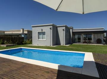 Casa · 123m² · 5 Ambientes · 2 Cocheras · Casa en Alquiler, 4 Dorm., en Barrio San Sebastián, Escobar, G. B. a Norte